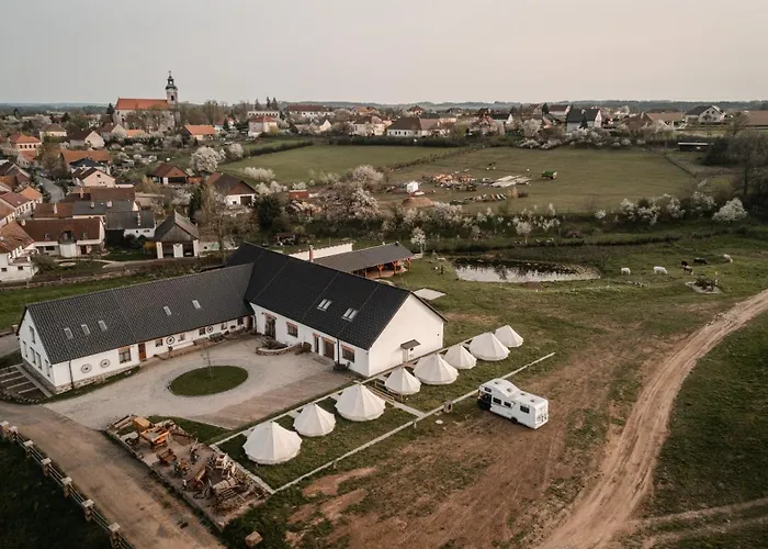 Farma Tasov ファームステイ Velké Meziříčí